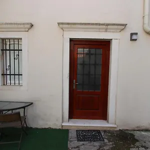 https://central-apartments.hotelinzadar.com
